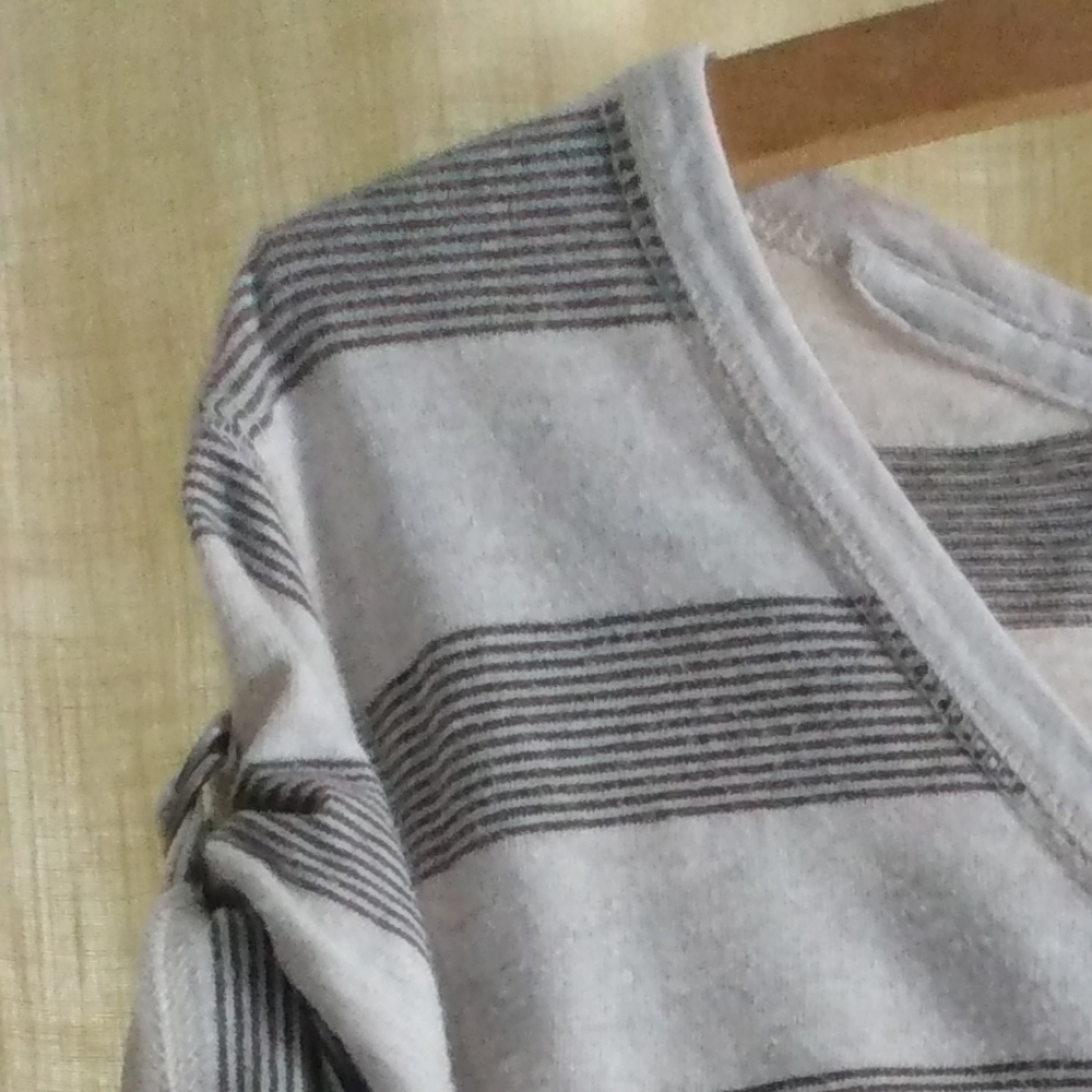 🆓🆓🆓Sonoma Short Sleeve Off-White/Gray Striped Cotton Tee w/ Rolled Sleeve - Picture 9 of 17